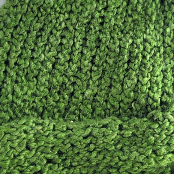Hand Crafted Women's Mixed Green Knit Beanie NEW - Picture 3 of 3